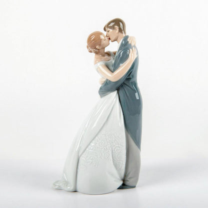 NAO "A Kiss Forever" - Spouses Kissing Figurine